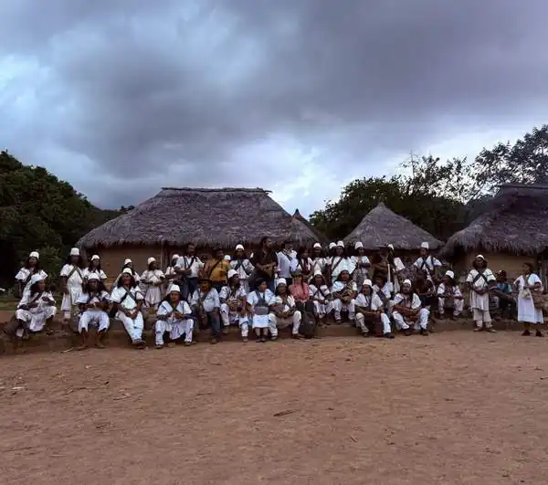 Encuentro comunitario en la maloca